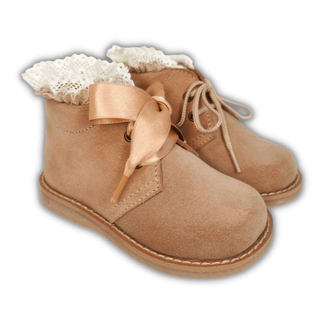 BOTAS CARNEIRAS 653R C/ RENDA NO TORNOZELO - Pituka Wear - Calçado e Roupa para Crianças