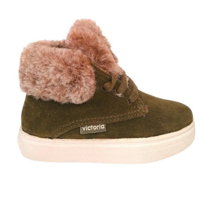 BOTAS VICTORIA EM CAMURÇA C/ ANIMAL - Pituka Wear - Calçado e Roupa para Crianças
