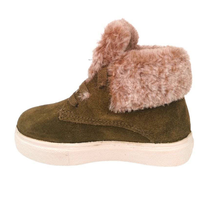 BOTAS VICTORIA EM CAMURÇA C/ ANIMAL - Pituka Wear - Calçado e Roupa para Crianças
