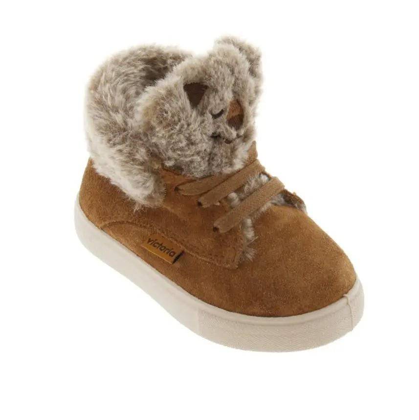 BOTAS VICTORIA EM CAMURÇA C/ ANIMAL - Pituka Wear - Calçado e Roupa para Crianças