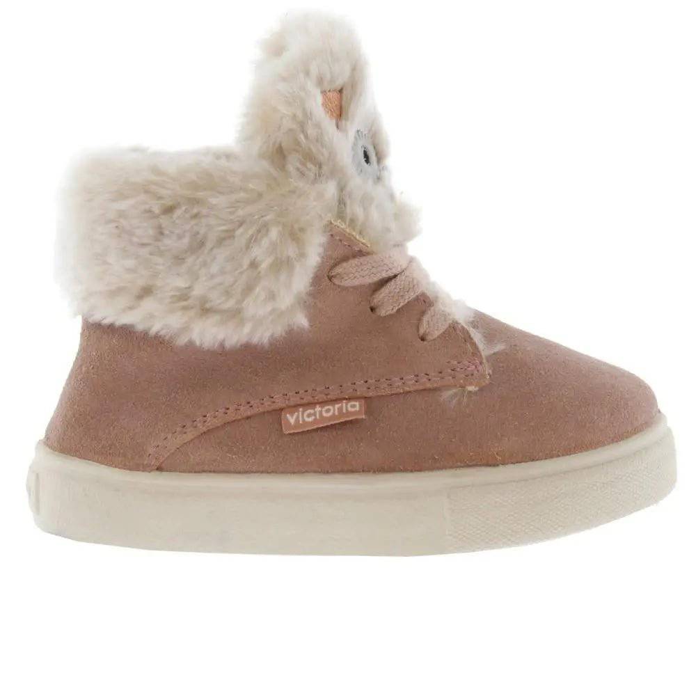 BOTAS VICTORIA EM CAMURÇA C/ ANIMAL - Pituka Wear - Calçado e Roupa para Crianças